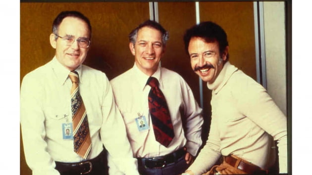 왼쪽부터 고든 무어, 로버트 노이스, 앤디 그로브. 무어와 노이스는 1968년 인텔을 공동 창업했다. 그로브는 인텔의 세번째 직원으로 합류했고 이후 인텔 CEO를 맡으며 회사의 성장을 이끌었다. 인텔 제공
