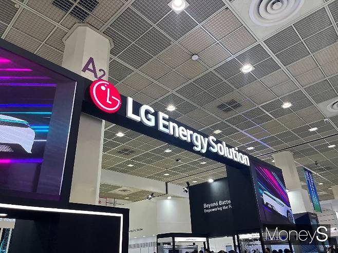 LG에너지솔루션이 미국 애리조나주 배터리 공장 설립을 위해 총 7조2000억원을 투자한다. 사진은 인터배터리 2023에 참가한 LG에너지솔루션. /사진=김동욱 기자