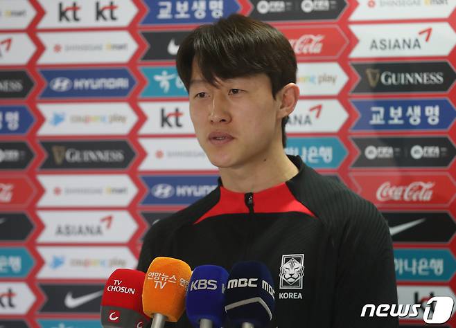 축구 국가대표팀 이재성이 26일 경기 파주 축구국가대표트레이닝센터(NFC)에서 훈련에 앞서 인터뷰를 하고 있다. 2023.3.26/뉴스1 ⓒ News1 송원영 기자
