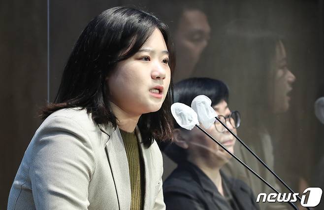 박지현 전 더불어민주당 비상대책위원장이 6일 서울 여의도 국회 소통관에서 민주당의 변화와 혁신을 촉구하는 기자회견을 하고 있다. 2023.3.6/뉴스1 ⓒ News1 허경 기자