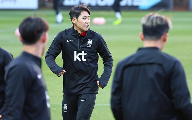 몸푸는 이강인. 파주|연합뉴스