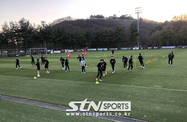 26일 훈련 중인 대한민국 국가대표팀. 사진┃이형주 기자(파주)