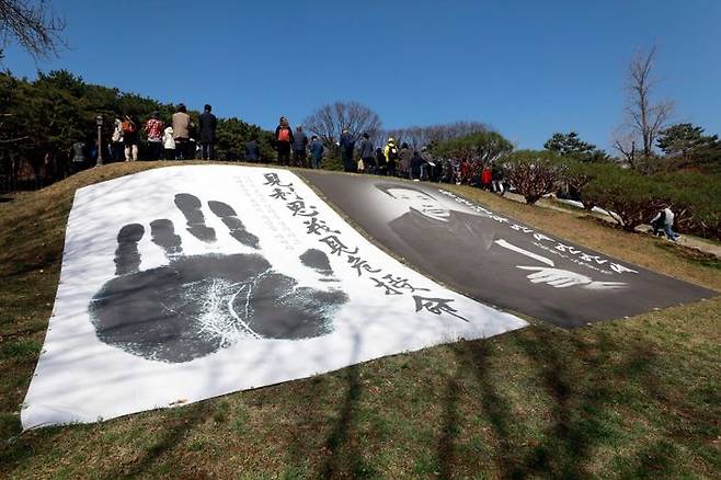 26일 서울 용산구 효창공원 안중근 의사 묘역에서 안중근 의사 순국 113주년 추모식이 거행되고 있다. ⓒ뉴시스