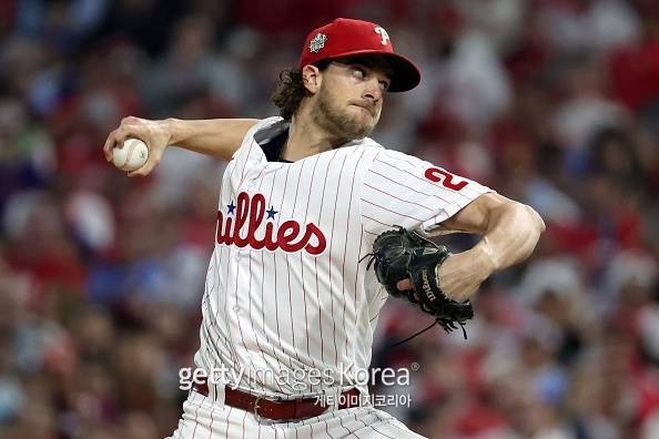 지난해 11월 3일(한국시간) 월드시리즈에 등판했던 필라델피아 필리스 애런 놀라의 모습. 사진=게티이미지