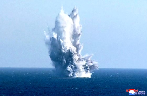 북한은 지난 21~23일 김정은 북한 국무위원장이 참관한 가운데 핵무인수중공격정 수중폭발시험을 단행했다. 실전에 사용될 경우 방사능 해일이 일며 일대 항구가 초토화되는 위력을 가졌다. 연합뉴스
