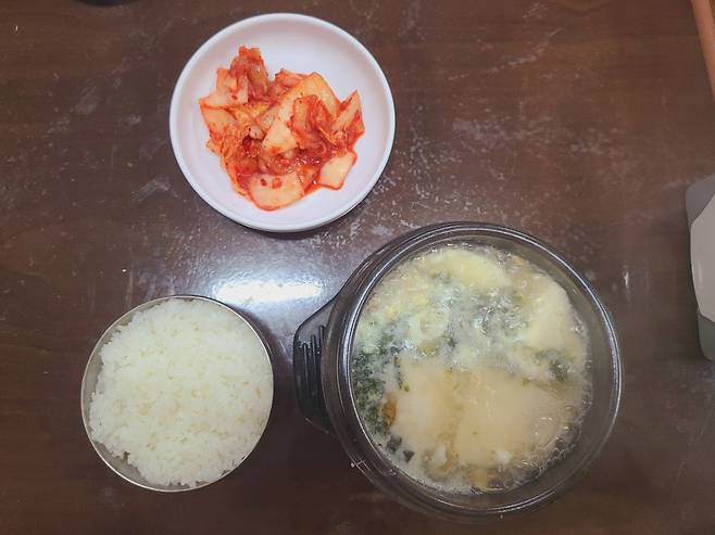 종로 낙원상가 인근에 위치한 백반집 '고향집'의 3000원짜리 순두부찌개. 채상우 기자