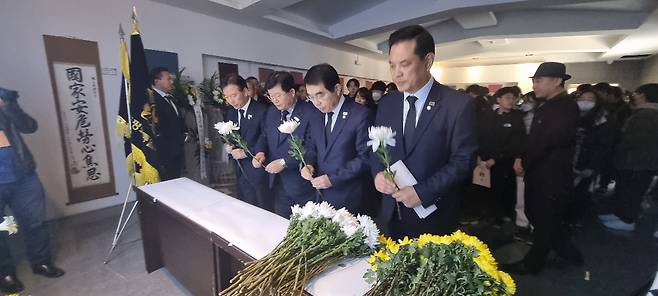 안중근 추모식. 앞줄 오른쪽에서 2번째 양기대 의원{양기대 의원실 제공]