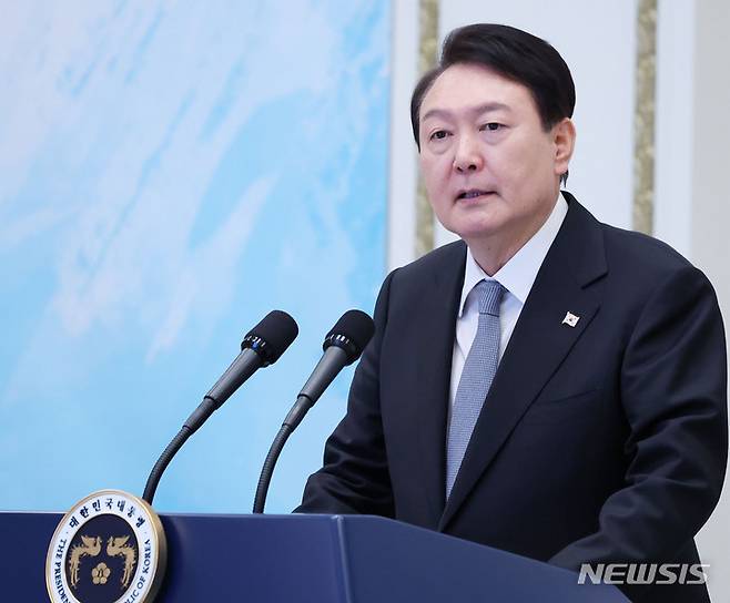 [서울=뉴시스] 홍효식 기자 = 윤석열 대통령이 지난 14일 청와대 영빈관에서 열린 일자리 창출 우수기업 최고경영자(CEO) 초청 오찬에서 발언하고 있다. (대통령실통신사진기자단) 2023.03.14. yesphoto@newsis.com