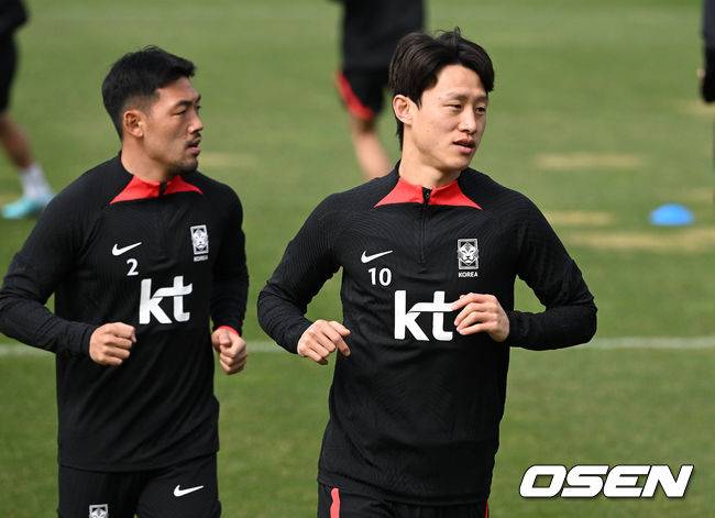 [OSEN=파주, 이대선 기자] 클린스만 신임 감독이 이끄는 대한민국 축구 국가대표팀이 22일 오전 경기도 파주 국가대표트레이닝센터(NFC)에서 공식 훈련을 가졌다.이재성이 훈련을 하고 있다. 2023.03.22 /sunday@osen.co.kr