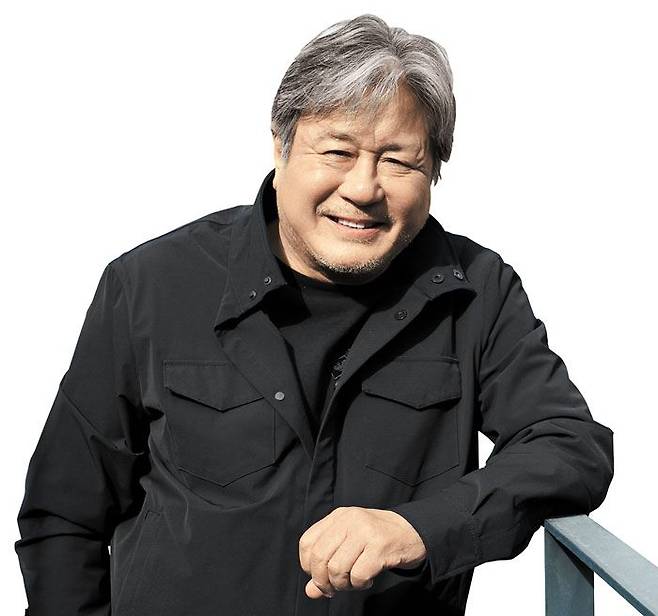 ‘카지노’에서 강한 인상을 보여준 배우 최민식은 “자극적인 것 말고, 가족 간의 이야기나 로맨스처럼 따뜻한 작품을 해보고 싶다”고 했다. /월트디즈니컴퍼니 코리아