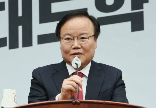 김재원 국민의힘 최고위원이 10일 국회에서 열린 정책 의원총회에서 인사말을 하고 있다. 연합뉴스.