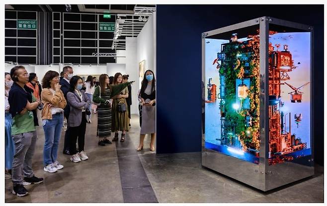 ‘NFT의 제왕’ 비플의 NFT 영상 설치 작품 ‘S.2122’는 900만 달러(117억원)에 판매됐다. *재판매 및 DB 금지