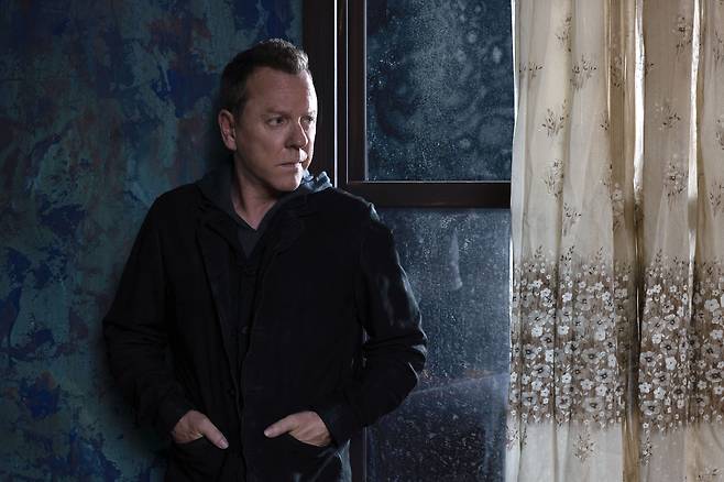 이번엔 산업 스파이다. 국내에선 티빙에서 볼 수 있는 파라마운트+의 새 시리즈 '래빗홀'로 돌아온 '24'의 '잭 바우어' 키퍼 서덜랜드. /파라마운트+