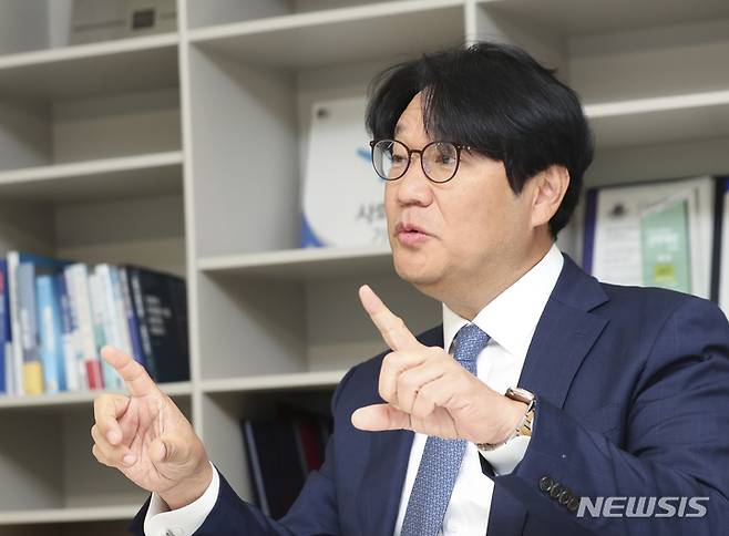 [서울=뉴시스] 김근수 기자 = 조상래 젠큐릭스 대표이사가 23일 서울 구로구 젠큐릭스 본사에서 뉴시스와 인터뷰를 하고 있다. 2023.03.23. ks@newsis.com