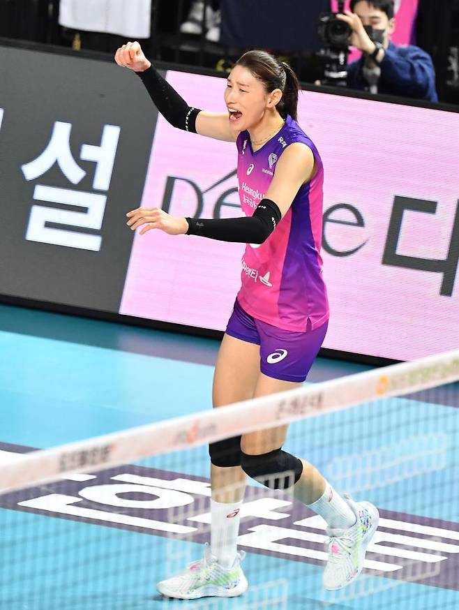 챔피언결정전 1차전서 팀 승리를 견인한 김연경. ⓒ KOVO