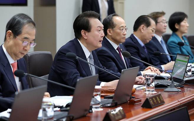 윤석열 대통령이 28일 서울 용산 대통령실 청사에서 열린 국무회의에서 발언하고 있다. 연합뉴스