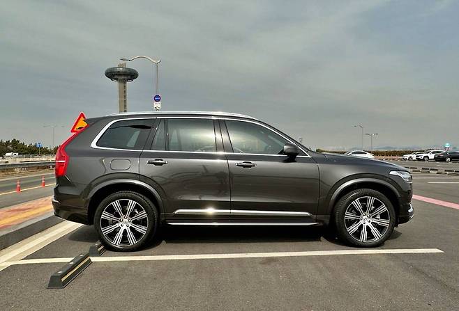 볼보 XC90 측면부. 출처=IT동아