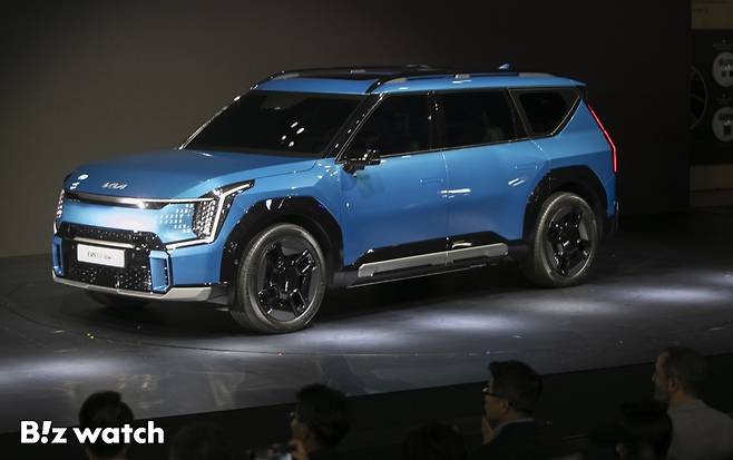 기아는 30일 열린 2023서울모빌리티쇼 프레스데이에서 EV9 실차를 최초 공개했다./사진=이명근 기자 qwe123@