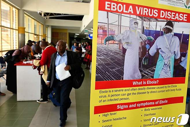 우간다 에볼라 유행 당시 국경을 접한 케냐는 국제공항 내 검진소를 마련했다. 2019. 6. 17. (본문과 관련없음) ⓒ AFP=뉴스1 ⓒ News1 최서윤 기자