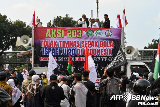 지난 3월 20일 인도네시아 자카르타에서 진행된 이스라엘의 대회 참가를 반대하는 시위 모습. 사진=ⓒAFPBBNews = News1
