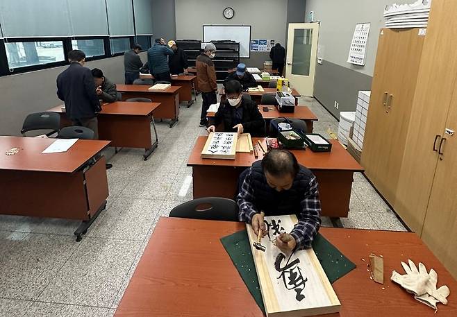 금산군자치종합대학 서각과정 수강생 9명이 제40회 경인미술대전 공모전에서 입상했다. 2023. 03. 30 금산군 *재판매 및 DB 금지