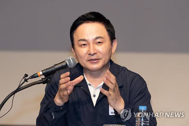 발언하는 원희룡 장관 (서울=연합뉴스) 원희룡 국토교통부 장관이 26일 경기도 군포문화예술회관에서 열린 군포산본 노후계획도시 주민간담회에서 발언하고 있다. 2023.3.26 [국토교통부 제공. 재판매 및 DB 금지] photo@yna.co.kr