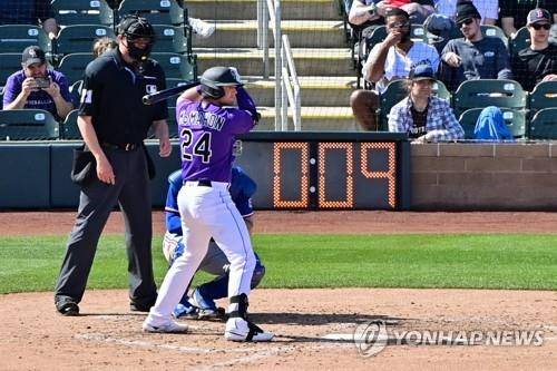 피치클록에 맞춰 타격 자세를 취한 타자 [USA투데이스포츠/로이터=연합뉴스 자료사진]