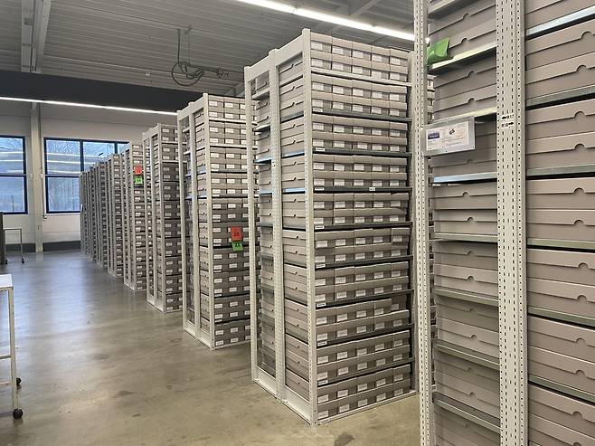 세계 최대 강제징용 등 2차대전 전쟁범죄 기록보관 아롤센 아카이브 중앙기록저장고 (바트아롤센[독일]=연합뉴스) 이율 특파원 = 독일 중부 바트아롤센의 알루미늄 공장 창고에 세 들어 있는 세계 최대 강제징용 등 2차대전 전쟁범죄 기록보관소인 아롤센 아카이브 중앙기록 저장고. 2023.3.30