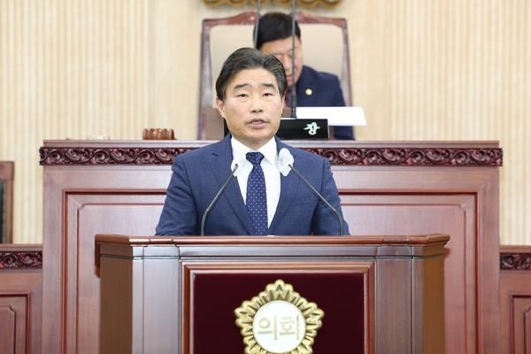 2023년 1월 6일 시정질의를 하는 김운남 시의원 [고양시의회 제공, 재판매 및 DB 금지]