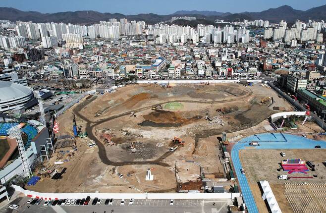 대전 '베이스볼 드림파크' 부지에서 터 파기 공사가 진행되고 있다. /신현종 기자