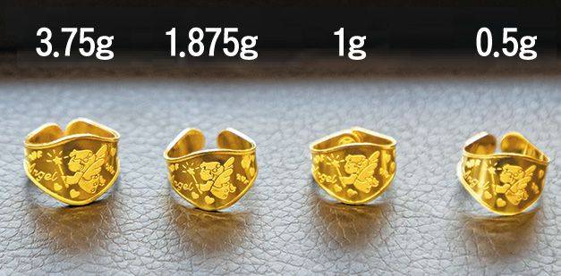 30일 서울 종로3가 한국금거래소 본점에서 판매하는 다양한 크기의 돌반지들 모습. 왼쪽부터 1돈(3.75g), 반 돈(1.875g), 1g, 0.5g 반지들이 진열되어 있다. /이태경 기자