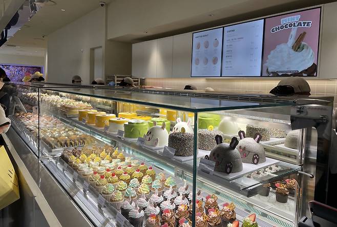 31일 오픈한 서울 잠실 노티드월드의 쇼케이스 모습. /이신혜 기자