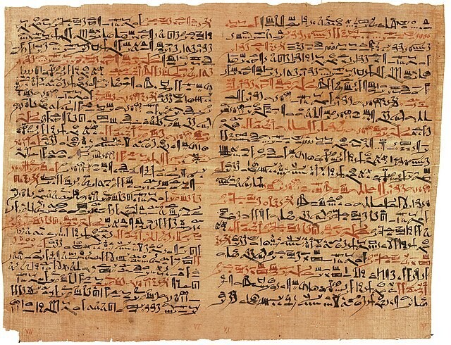 기원전 1600년께 고대 이집트의 수술 기록을 담은 파피루스 문서. 위키미디어 코먼스