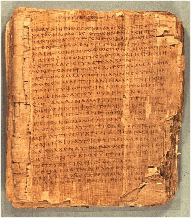 파피루스에 필사된 그리스어 신약성경. 위키미디어 코먼스
