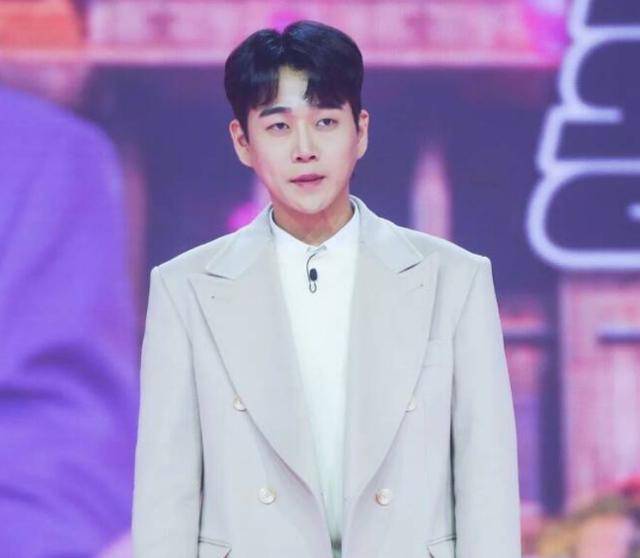 MBN '불타는 트롯맨' 출연 중 과거 폭행·상해 전과 사실이 밝혀지며 경연에서 하차한 황영웅의 소속사가 그를 둘러싼 각종 논란에 대한 입장을 밝혔다. MBN 제공