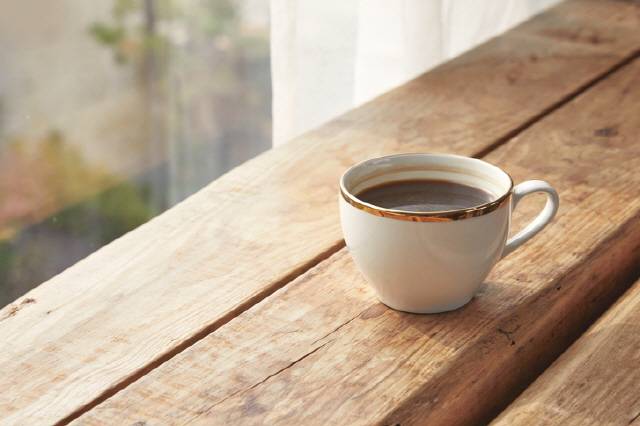 커피를 마셨다면, 최소 두 시간이 지난 후 영양제나 약을 복용하는 게 좋다./사진=게티이미지뱅크