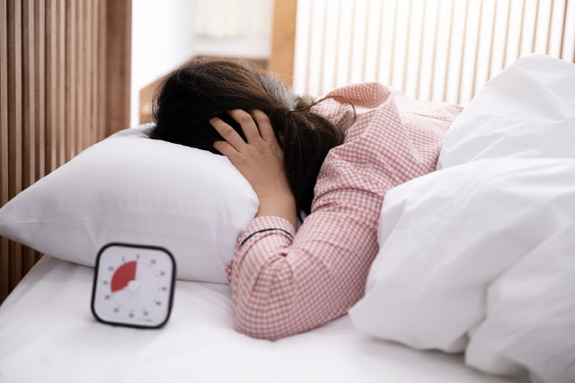 수면 패턴이 불규칙한 사람은 고혈압을 겪을 위험이 크다는 연구 결과가 나왔다./사진=클립아트코리아