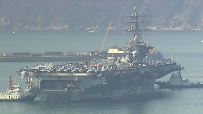 부산에 입항한 미국 항공모함 니미츠호