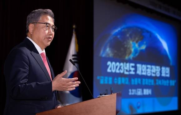 박진 외교부 장관이 31일 서울 종로구 외교부에서 열린 2023 재외공관장 회의 폐회식에 참석해 폐회사를 하고 있다. 연합뉴스