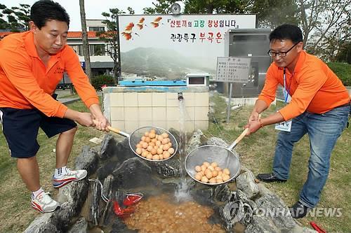 78도 부곡온천수로 계란 삶기 [연합뉴스 자료사진]