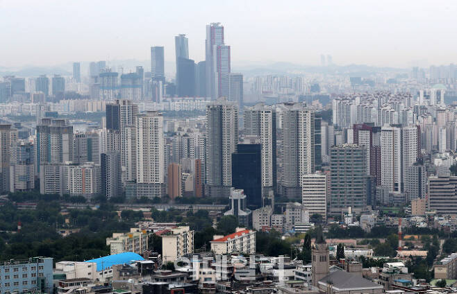 [이데일리 방인권 기자] 서울 남산에서 바라본 서울 시내 아파트 단지 모습.