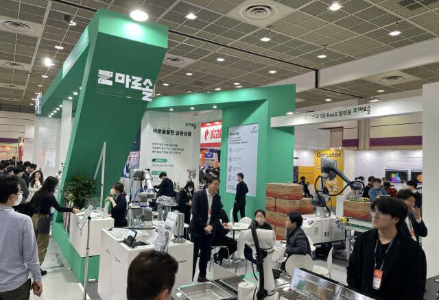 ‘2023 스마트공장·자동화산업전’에서 마로솔과 솔링크를 소개하는 빅웨이브로보틱스 (사진=지디넷코리아)