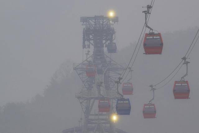 경남 사천 바다케이블카는 지난 2018년 4월 운행을 시작한 해상 케이블카로 섬(초양도), 바다(사천바다)와 산(각산)을 잇는 3개 정류장에서 승·하차 할 수 있다.
