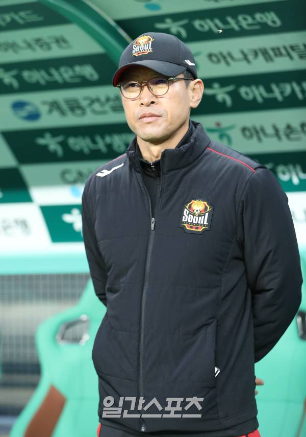 하나원큐 K리그1 대전하나시티즌과 FC서울이 1일 오후 대전월드컵경기장에서 경기를 펼쳤다. 서울 안익수 감독이 경기를 지켜보고있다. 대전=정시종 기자 capa@edaily.co.kr /2023.04.01.