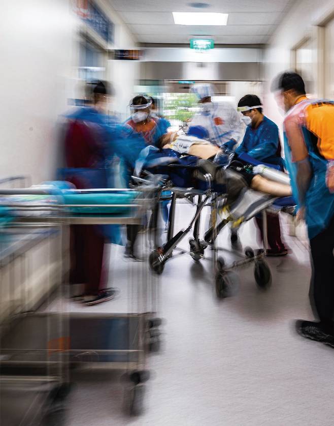 사진: 〈응급실 소생실 레벨 원입니다〉