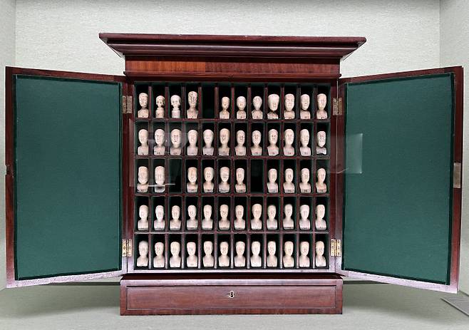 윌리엄 발리, 골상학 캐비닛, 18세기, 에든버러대학교 해부학박물관 소장