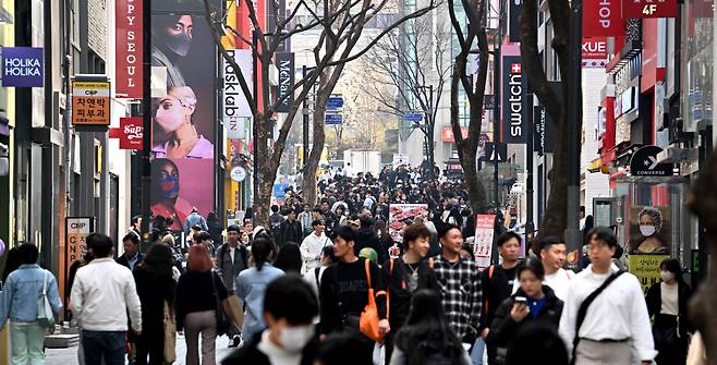 People walk on the main street in the Myeong-dong area, Seoul, on Wednesday. The commercial district of Myeong-dong has been revitalized since last year, particularly after the South Korean government lifted major travel restrictions that were imposed during the COVID-19 pandemic. Increases in the number of Japanese tourists to South Korea has been reported, whereas the number of Chinese travelers remained low amid sour diplomatic relations between the two countries. (Im Se-jun/The Korea Herald)