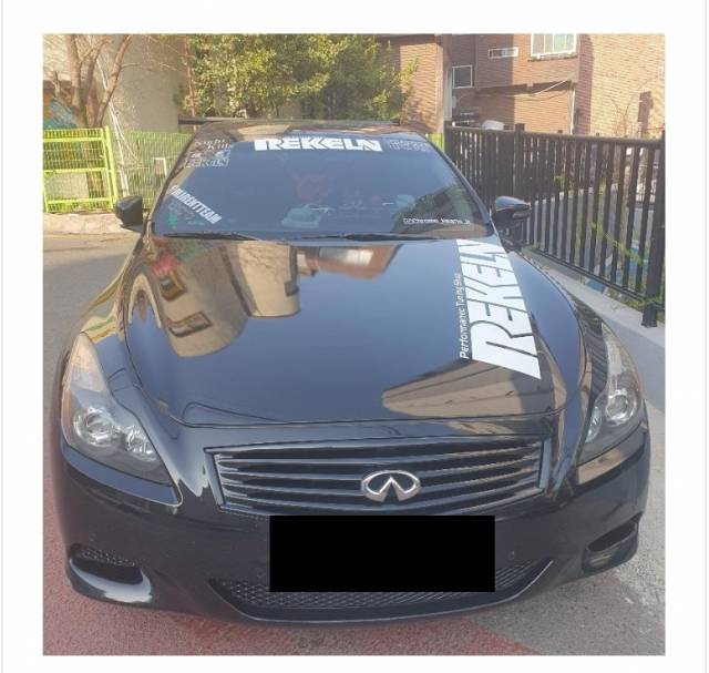 어린아이가 사이드미러를 치고 갔다며 보상금 408만원을 요구한 인피니티 차주의 차량. 온라인 커뮤니티 캡처