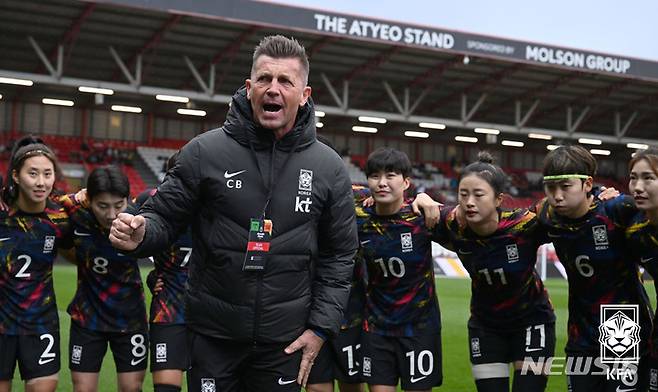 [서울=뉴시스]여자축구대표팀 콜린 벨 감독 (사진 = 대한축구협회 제공)