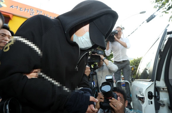 남경필 경기도지사의 장남이 18일 오후 서울 동대문구 서울지방경찰청 광역수사대 마약수사계에서 필로폰 투약 혐의에 대해 조사를 받고 나오고 있다. 2017.9.19 연합뉴스